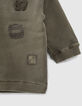 Kaki sweater met army borduursels babyjongens -5