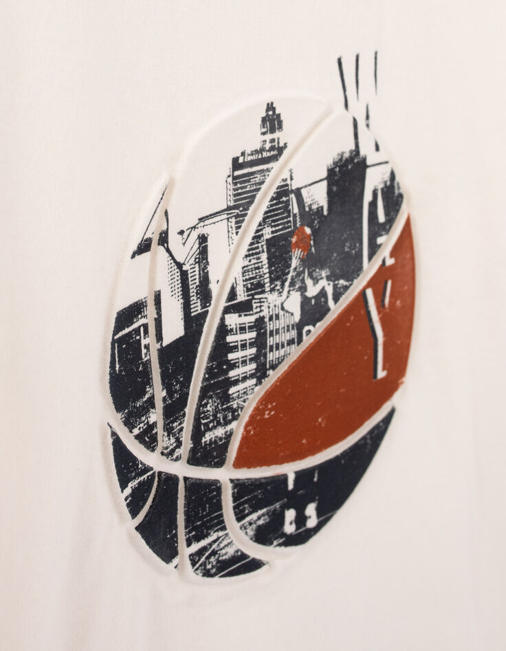Boys’ ecru T-shirt with embossed basketball image-4