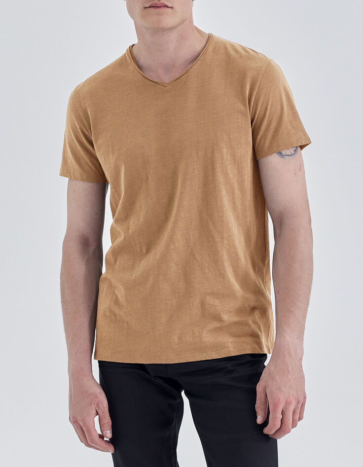 Men’s cappuccino Essential V-neck t-shirt-1