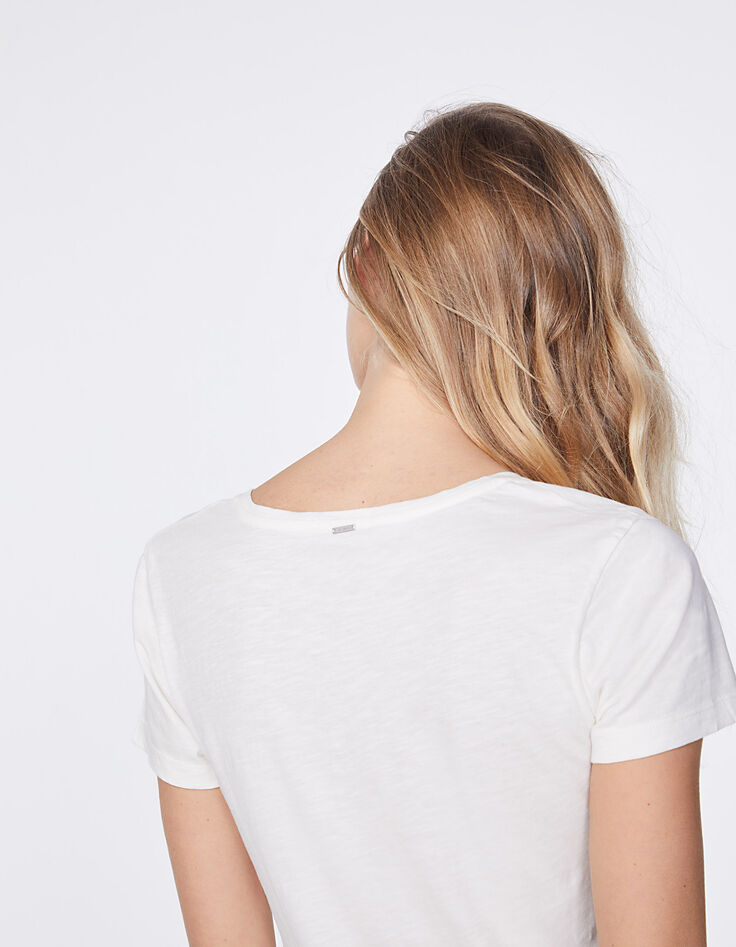Camiseta pico blanco algodón flameado visual estampado-5
