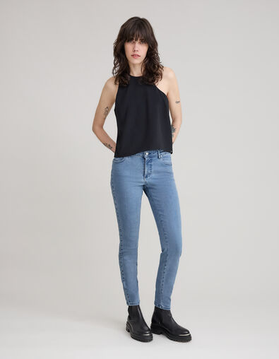 Damesjeans in slank blauw waterloos powerstretch met studs - IKKS