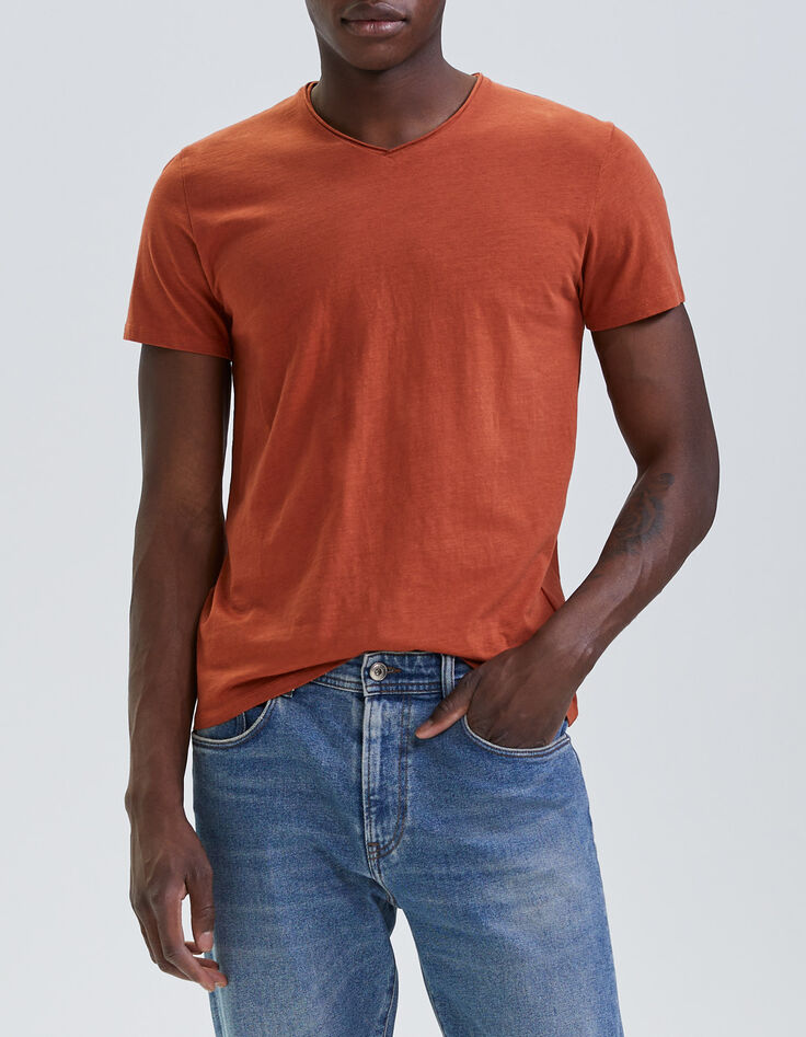 Men’s brick Essential V-neck t-shirt-1