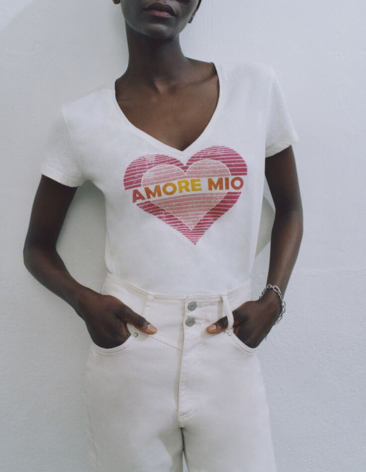 Camiseta blanco roto corazón y mensaje mujer-2