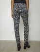 Pantalon droit en crêpe imprimé fleurs bleues femme-2