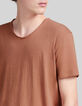 T-shirt L'Essentiel cognac coton bio encolure V Homme-4