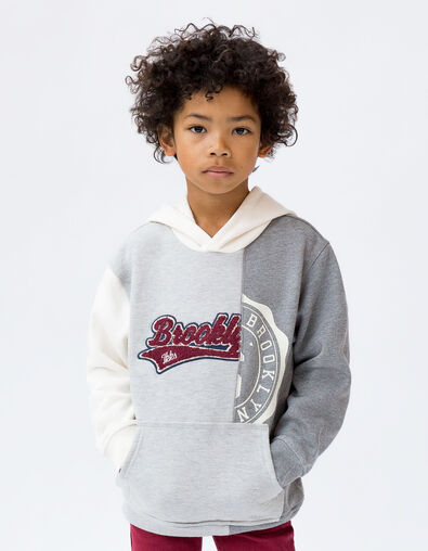 Jungen-Sweatshirt grau und creme, zugeschnittene Motive - IKKS