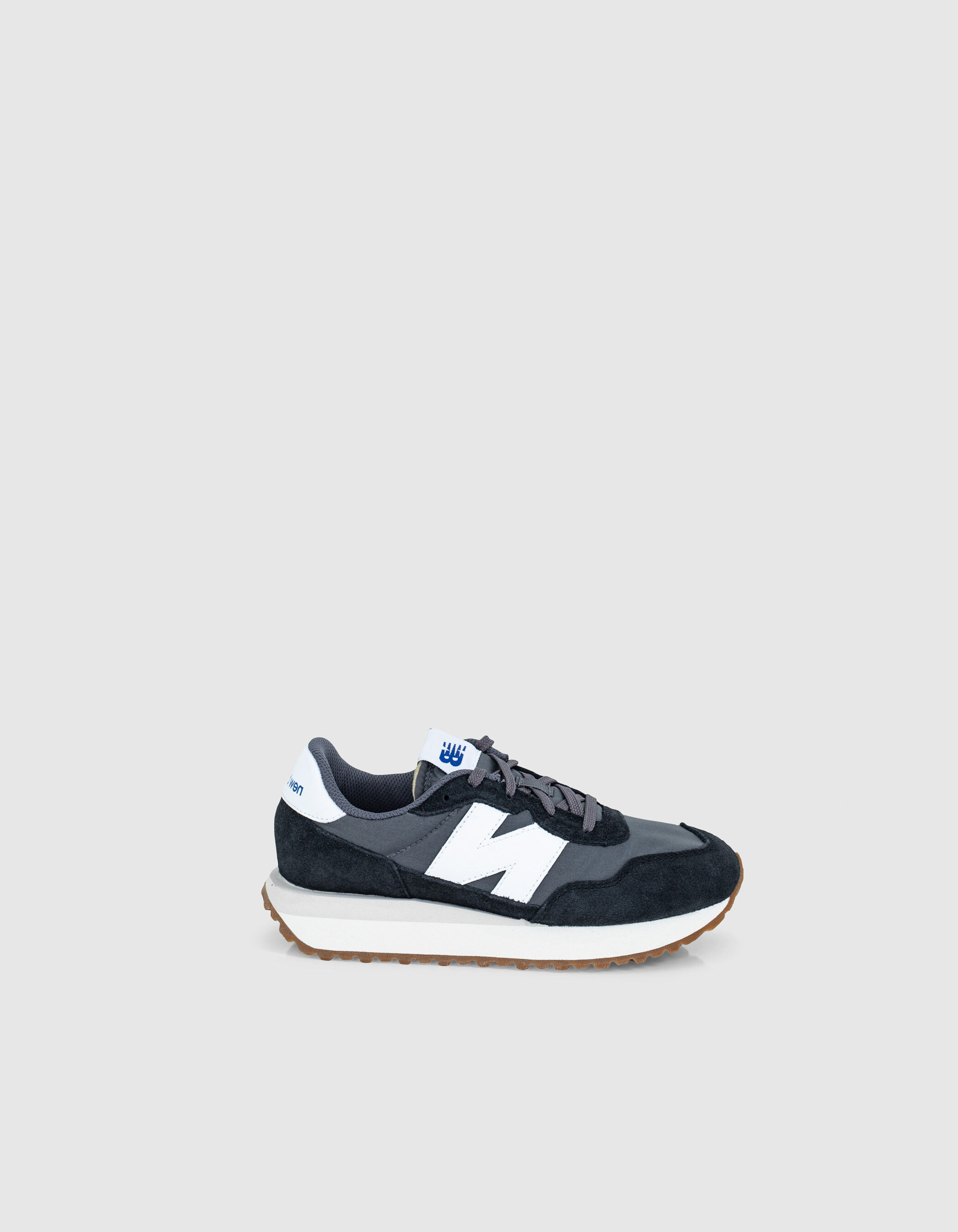 black new balance trainers junior