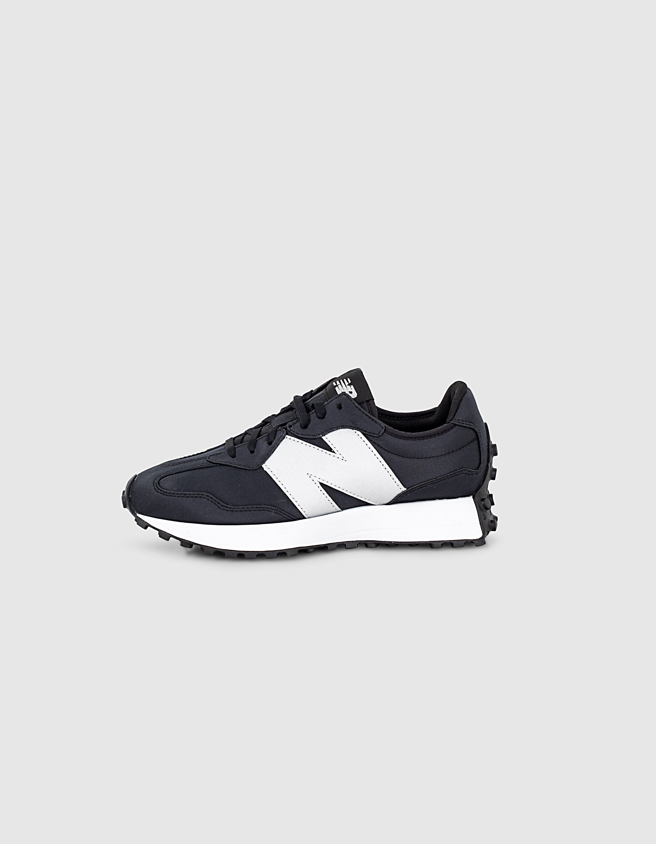 womens black new balance trainers