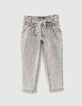 Mädchen-Bio-Jeans, Mom-Stil mit Nietengürtel in Light Grey-1