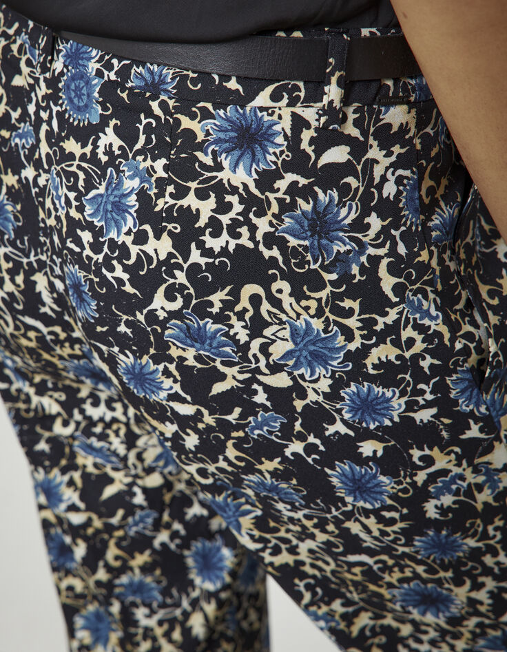 Pantalon droit en crêpe imprimé fleurs bleues femme-4
