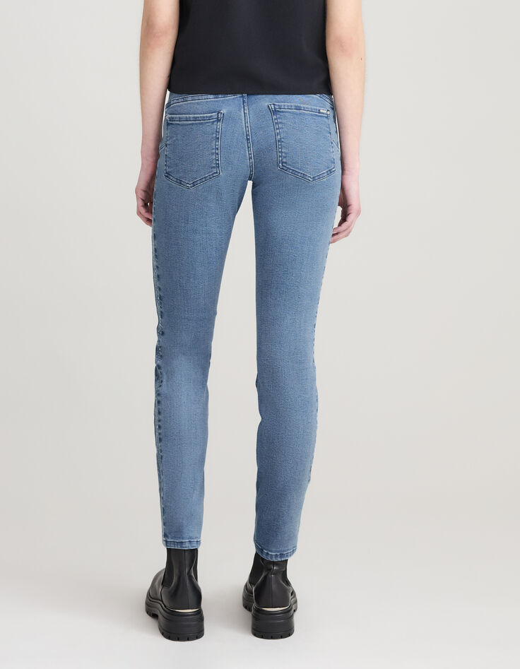 Schlanke blaue wasserlose Powerstretch-Jeans mit Nieten-3