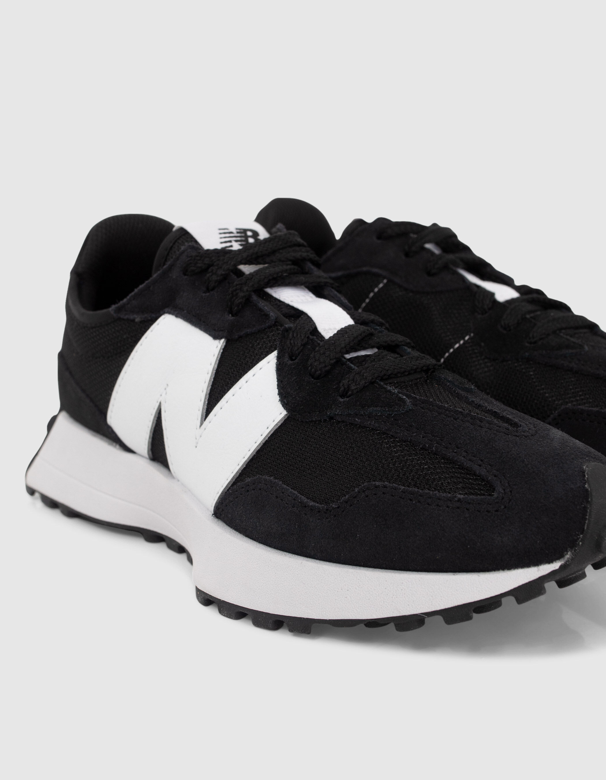 Black and white cheap new balance women's