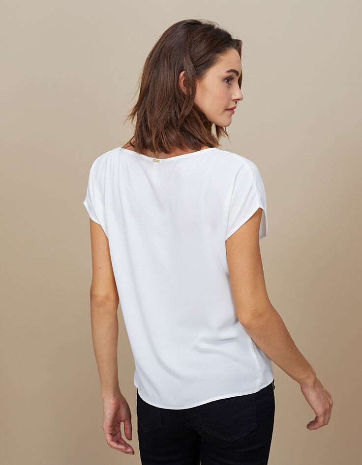 Top blanco festoneado con bordados I.Code-3