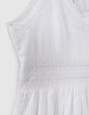 Robe longue blanche détails broderie anglaise fille-5