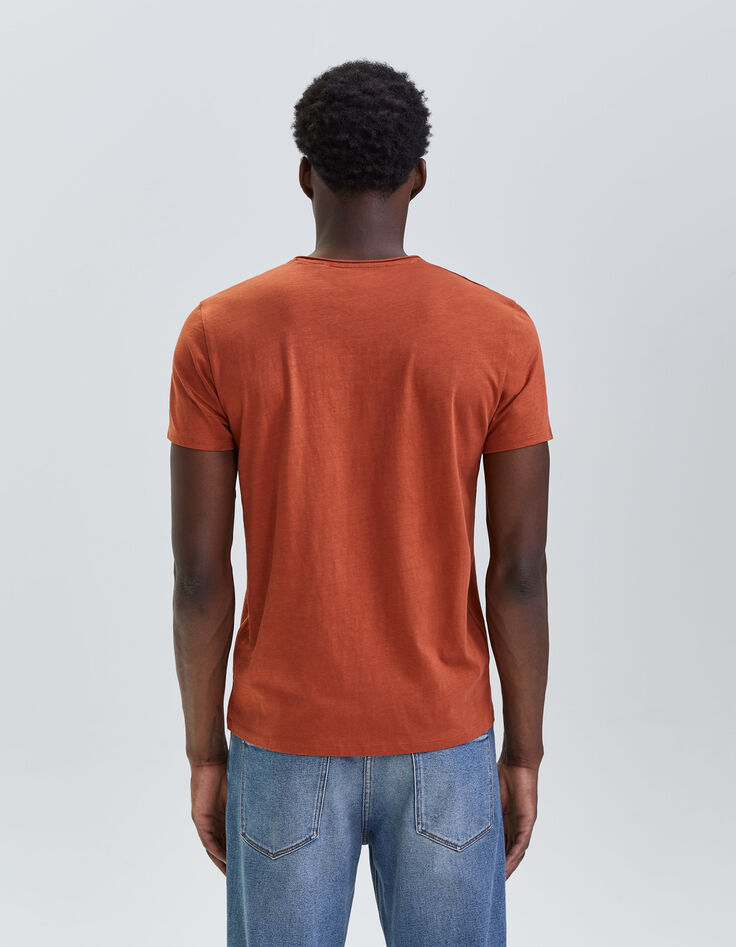 Men’s brick Essential V-neck t-shirt-3